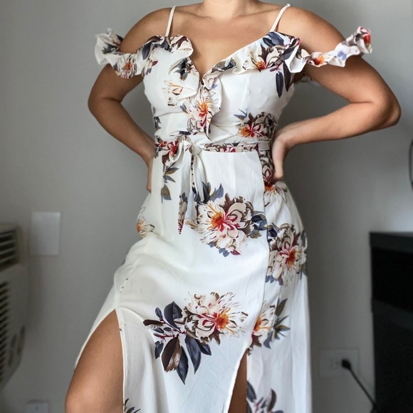 Papaya Dresses & Skirts - NWT Floral maxi dress